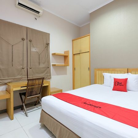 Reddoorz Plus Near Simpang Lima Semarang Exterior foto