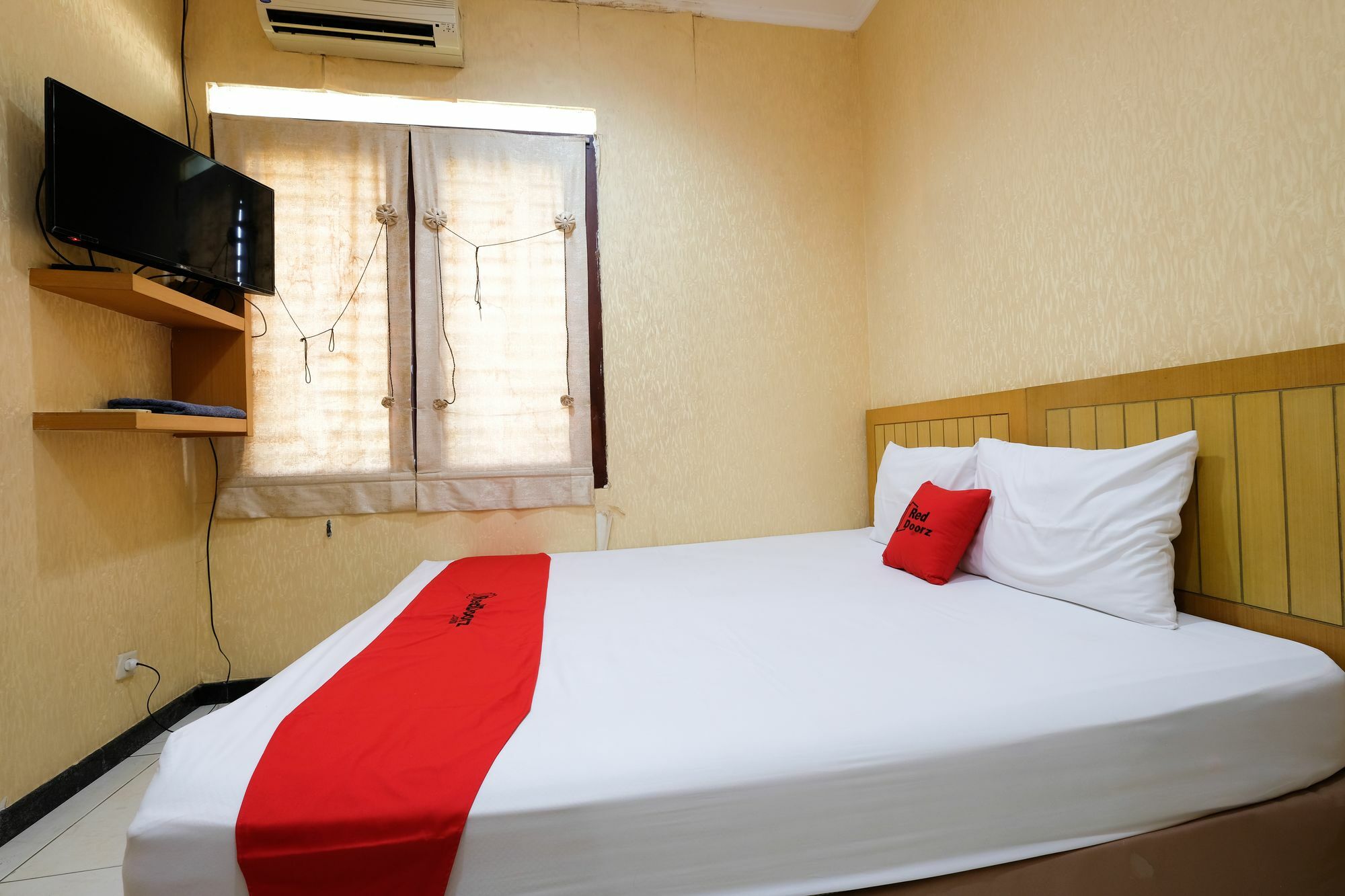 Reddoorz Plus Near Simpang Lima Semarang Exterior foto