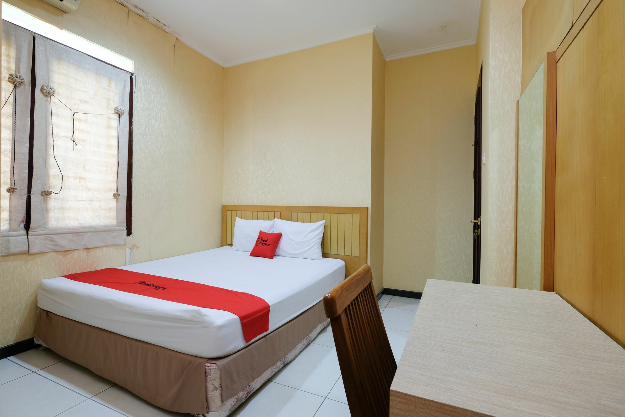 Reddoorz Plus Near Simpang Lima Semarang Exterior foto